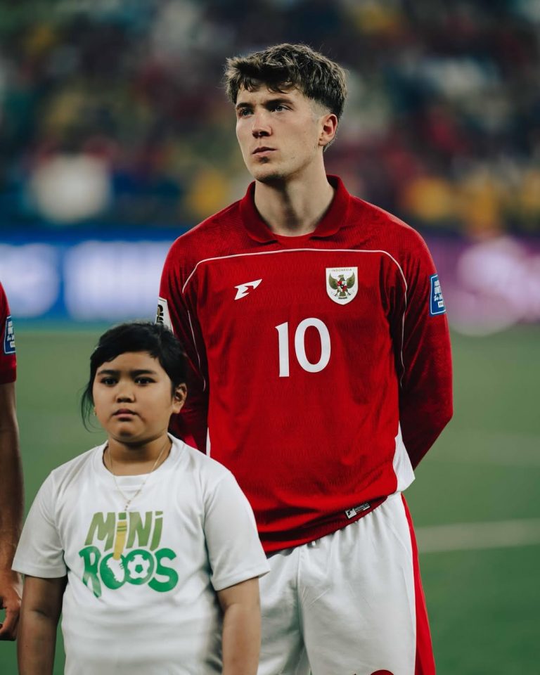 An honour to make my international debut for Indonesia   Unfortunately not the way we wanted but we go again Tuesday. Support was amazing as always   Deze was voor jou Oma